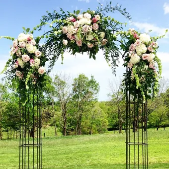 Centerpiece designed by Great Expectations KY
