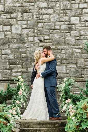 Ceremony arrangement designed by Great Expectations KY